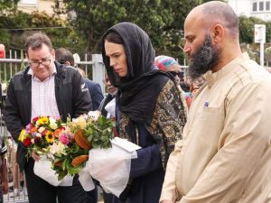 جاسیندرا آردرن، نخست وزیر نیو زلاند در مراسم تدفین مسلمانان ترور شده